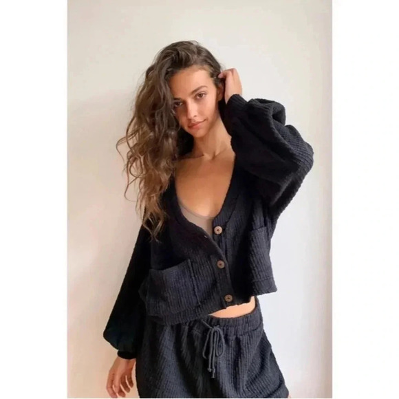 NWT Free People Beach Oasis Set Black Crop Cardigan Sweater Shorts 2 Piece Set - Picture 3 of 15
